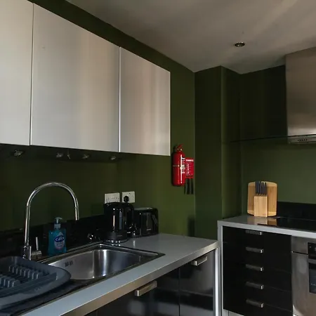 Apartment Stylish Hippodrome Sleeps 6 Birmingham