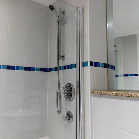 Stylish Hippodrome Sleeps 6 Apartment Birmingham